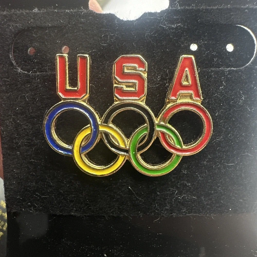 USA Olympics Rings Logo Rainbow Enamel Hat/Lapel Collector Pin New Vintage